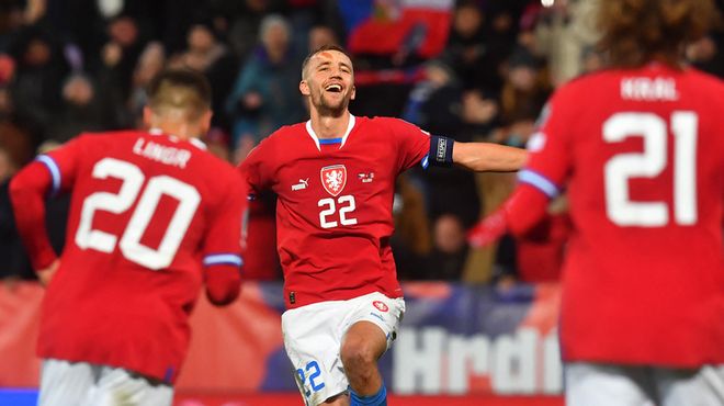 被迫出手在 被迫出手在